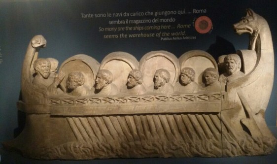 monumento sepolcrale a forma di nave per il trasporto mercantile