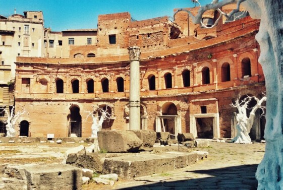 I Mercati di Traiano dal basso dell'Esedra